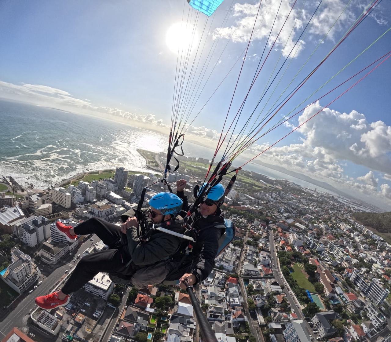 Voo de parapente sobre a Cidade do Cabo